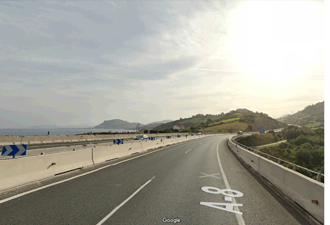 Los servicios de emergencias de Cantabria buscan el cuerpo de un camionero que se ha precipitado por el viaducto de Ontón Los servicios de emergencias de Cantabria buscan el cuerpo de un camionero que se ha precipitado por el viaducto de Ontón