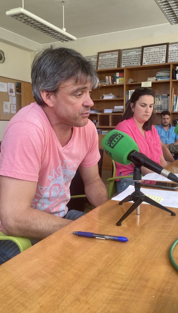 Jesús Manuel Fernández. Dir. IES y la alumna Yaiza Quintana.