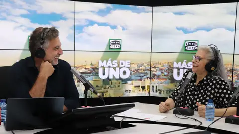 Kiti Mánver con Carlos Alsina en 'Más de uno' Kiti Mánver con Carlos Alsina en 'Más de uno'