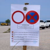 Piélagos pone en marcha una campaña informativa sobre la prohibición de pernoctar en los aparcamientos de las playas de Liencres