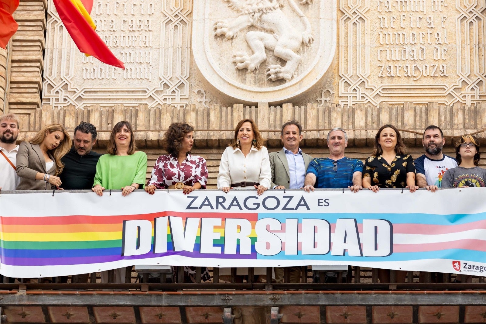 Aragón se tiñe de arco iris en apoyo del colectivo LGTBI Aragón se tiñe de arco iris en apoyo del colectivo LGTBI