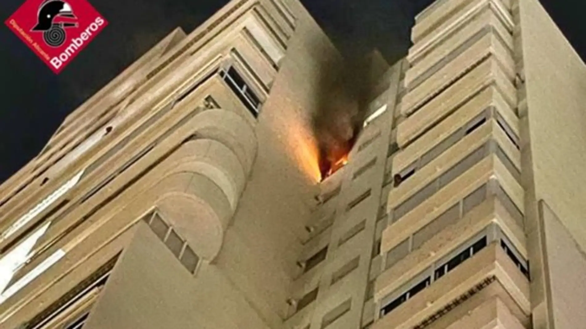 Se quema, sin provocar heridos, un piso 17 en la Avenida Montecarlo de Benidorm
