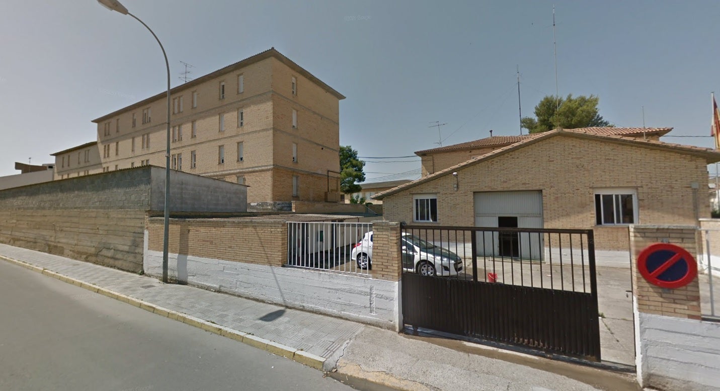 Tres detenidos por robar cuatro portátiles y una tarjeta de crédito en un instituto de Binéfar Tres detenidos por robar cuatro portátiles y una tarjeta de crédito en un instituto de Binéfar