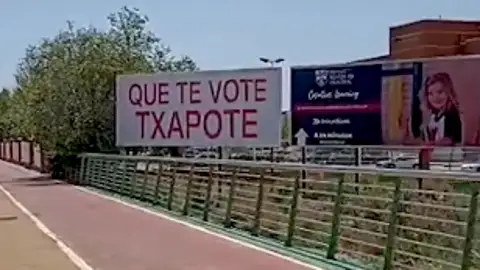 El PSPV celebra la retirada de las vallas publicitarias con la frase ‘Que te vote Txapote’ aparecidas en Castelló El PSPV celebra la retirada de las vallas publicitarias con la frase ‘Que te vote Txapote’ aparecidas en Castelló