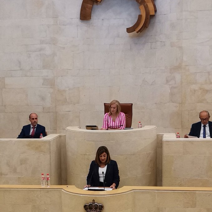 María José Sáenz de Buruaga promete bajar los impuestos "a todos los cántabros" y "todo lo que pueda" María José Sáenz de Buruaga promete bajar los impuestos "a todos los cántabros" y "todo lo que pueda"