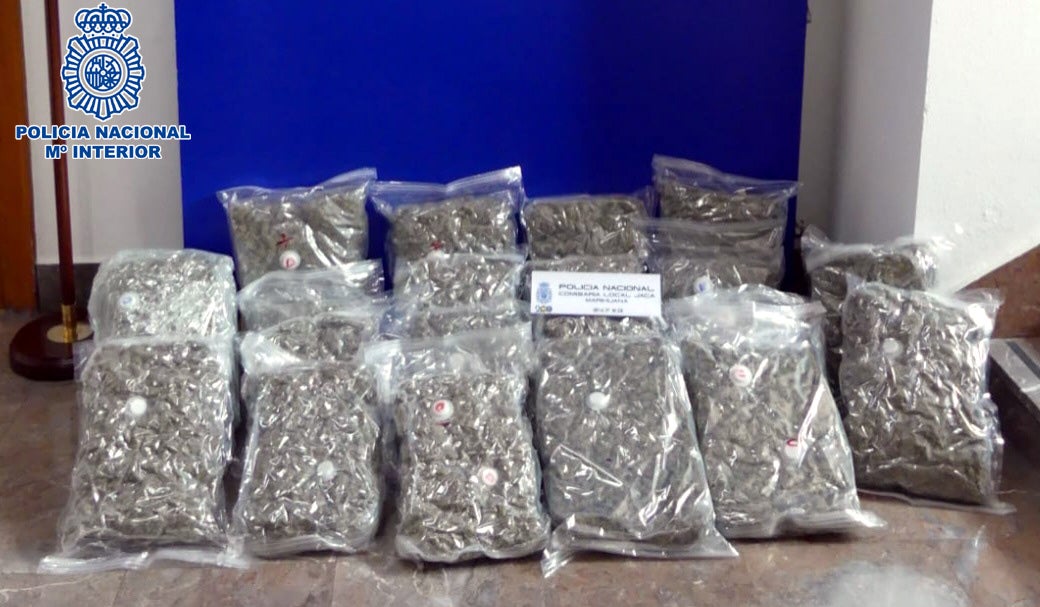 Interceptados 25 kg de cogollos de marihuana en Jaca Interceptados 25 kg de cogollos de marihuana en Jaca