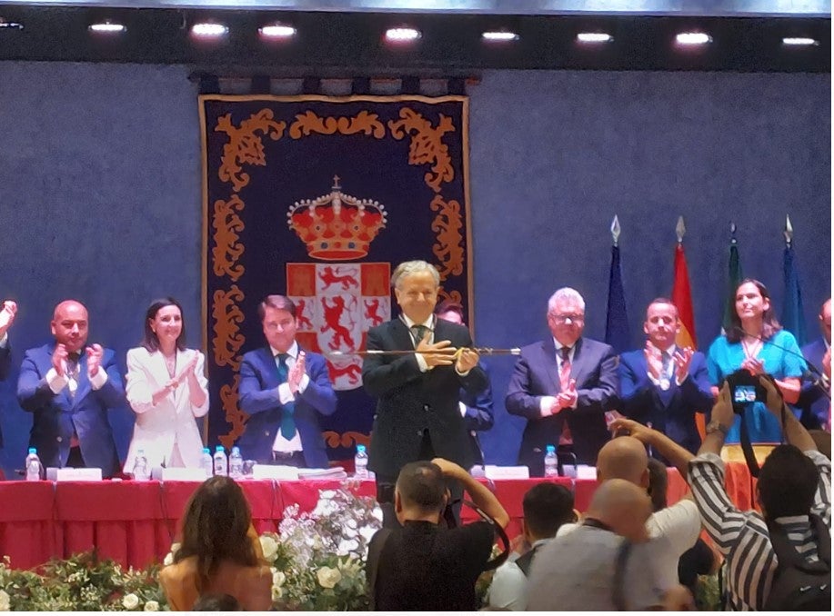 Fuentes asume la presidencia de la Diputación con la sequía como reto principal Fuentes asume la presidencia de la Diputación con la sequía como reto principal