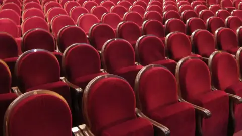 L’Edu Jiménez es el nostre home als teatres catalans L’Edu Jiménez es el nostre home als teatres catalans