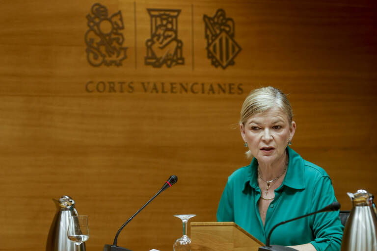 Bravo no dimitirá de consellera hasta que haya "incompatibilidad de facto" y sigue en Emergencias por "responsabilidad" Bravo no dimitirá de consellera hasta que haya "incompatibilidad de facto" y sigue en Emergencias por "responsabilidad"