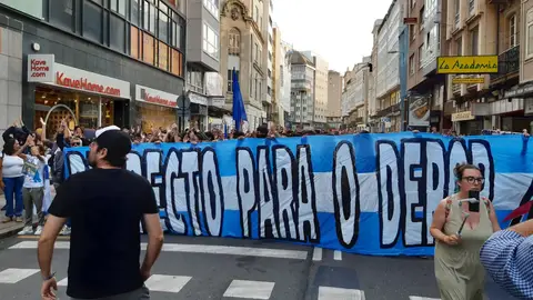 Manifestación del deportivisimo ante ABANCA Manifestación de aficionados del Deportivo ante ABANCA.