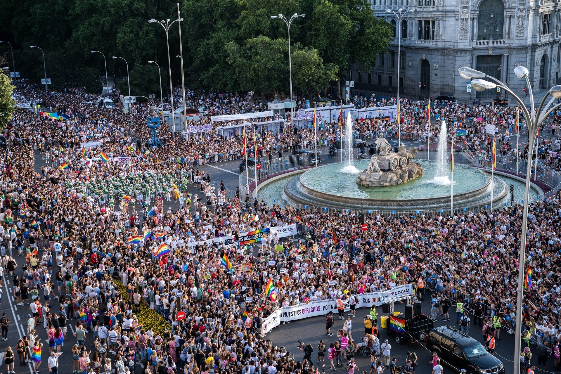 La manifestación del Orgullo llama a la movilización el 23J y pide un pacto de Estado contra los discursos de odio La manifestación del Orgullo llama a la movilización el 23J y pide un pacto de Estado contra los discursos de odio