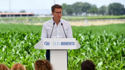El presidente del PP, Alberto Núñez Feijóo, este sábado durante la clausura de un acto sectorial en Gimenells (Lleida) sobre sistema agroalimentario y mundo rural.- Feijóo, a Sánchez: "A los españoles nos toman de broma en la Unión Europea"