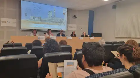 Una de las ponencias de los Cursos de Verano de la UCA Una de las ponencias de los Cursos de Verano de la UCA