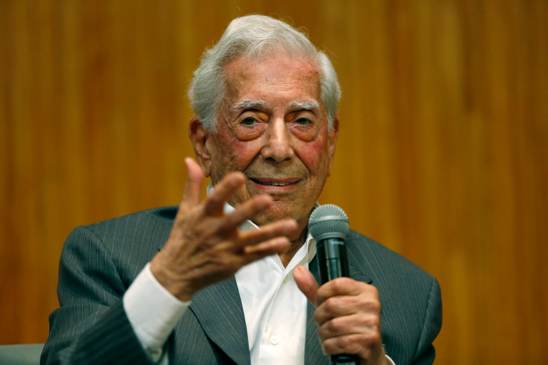 Mario Vargas Llosa, hospitalizado en Madrid por Covid-19 Mario Vargas Llosa, hospitalizado en Madrid por Covid-19