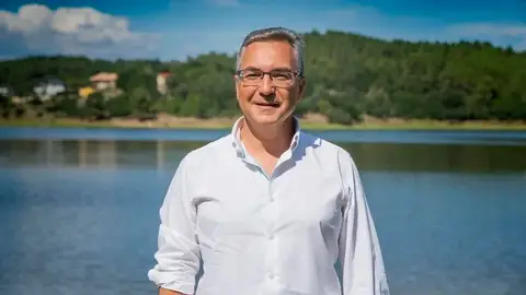 Luis Menor non quere acumular cargos Luis Menor non quere acumular cargos