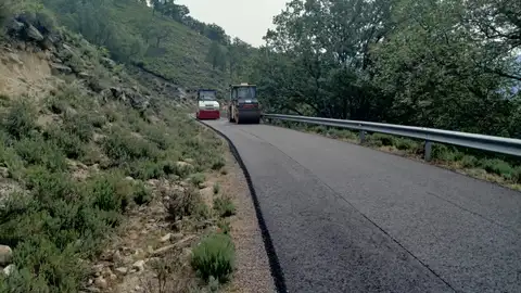 La Diputación de Cáceres rehabilita el firme y procede a la limpieza de cunetas en la carretera CC-102, Puerto de Honduras La Diputación de Cáceres rehabilita el firme y procede a la limpieza de cunetas en la carretera CC-102, Puerto de Honduras
