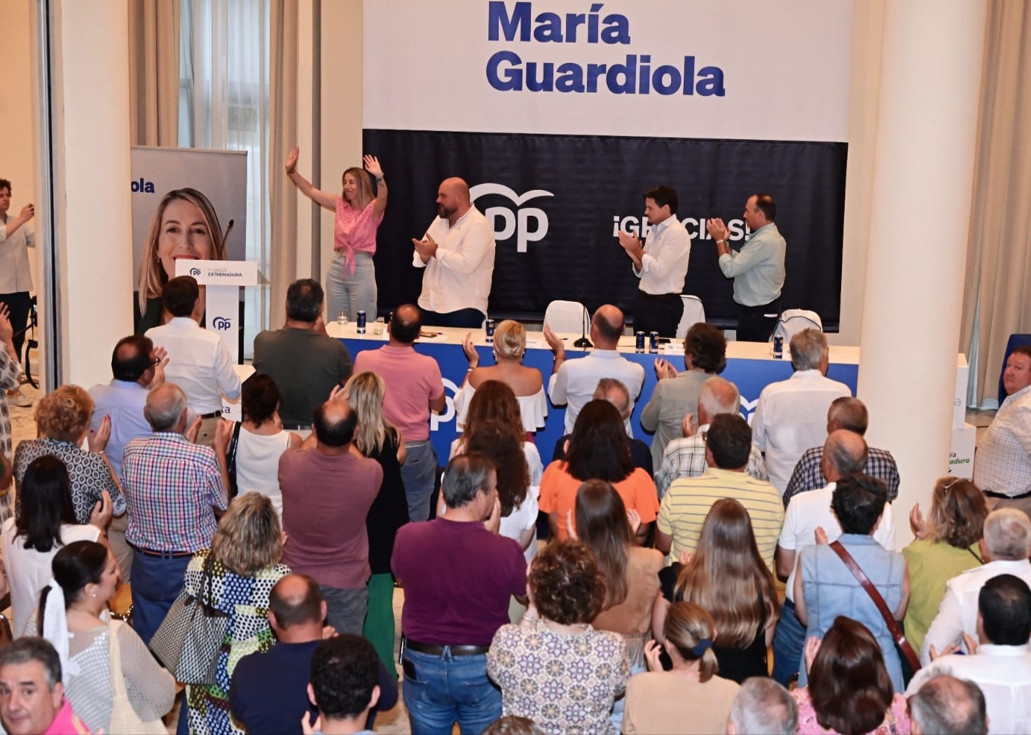 Cierre de filas y reconocimientos para María Guardiola en la Junta directiva regional del PP Cierre de filas y reconocimientos para María Guardiola en la Junta directiva regional del PP