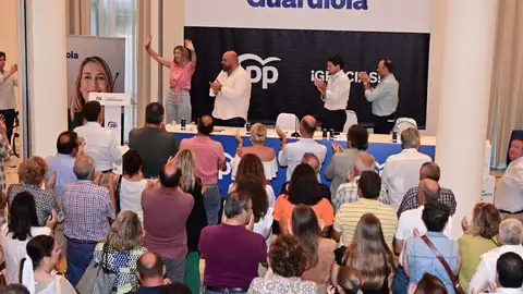 Cierre de filas y reconocimientos para María Guardiola en la Junta directiva regional del PP Cierre de filas y reconocimientos para María Guardiola en la Junta directiva regional del PP