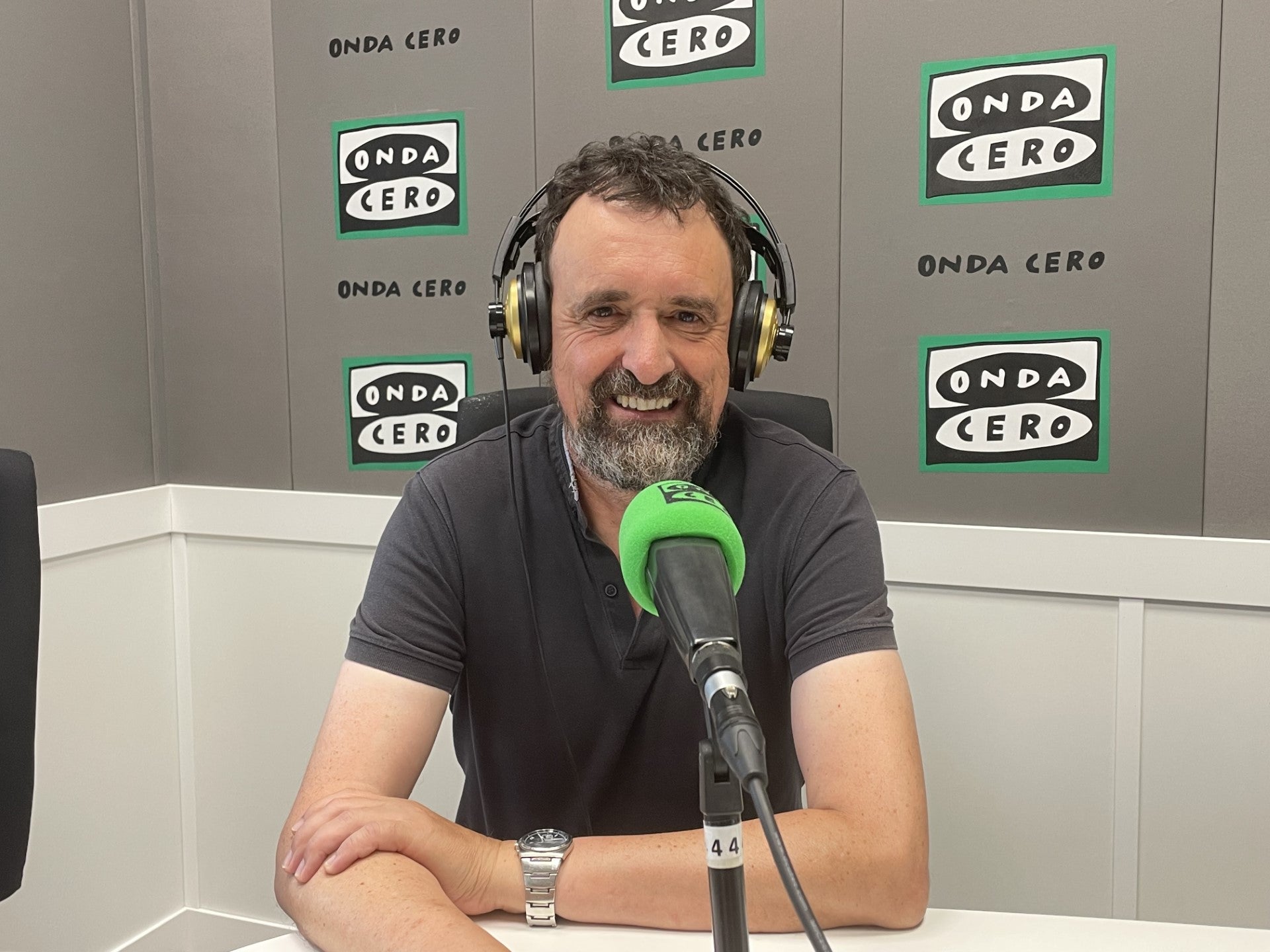 Alcaraz: "Amb la corona reial oberta l'escut de la Vila Joiosa s'adapta a la tradició valenciana" Alcaraz: "Amb la corona reial oberta l'escut de la Vila Joiosa s'adapta a la tradició valenciana"