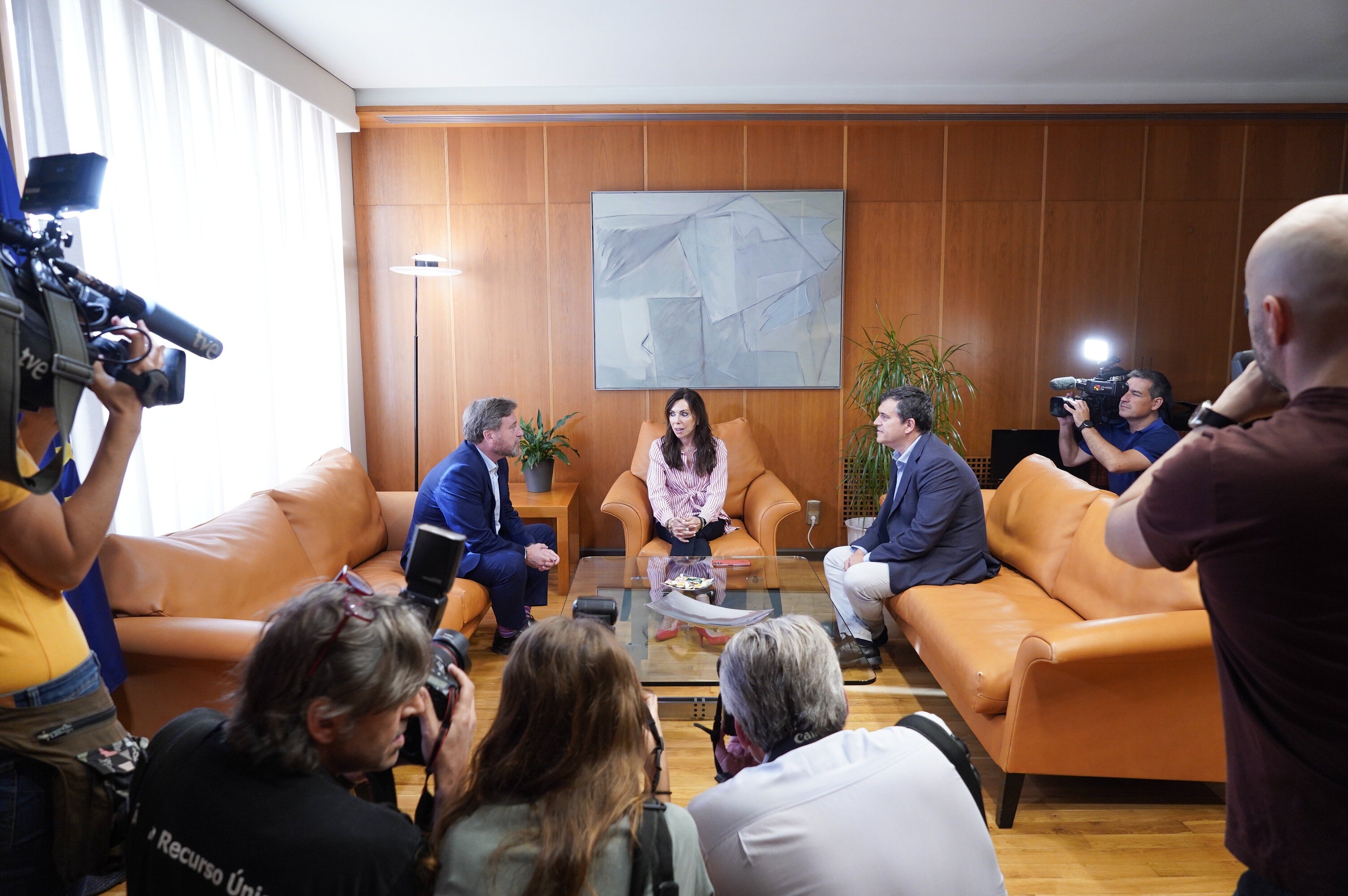 CHA pide a Azcón que asuma que depende de Vox CHA pide a Azcón que asuma que depende de Vox