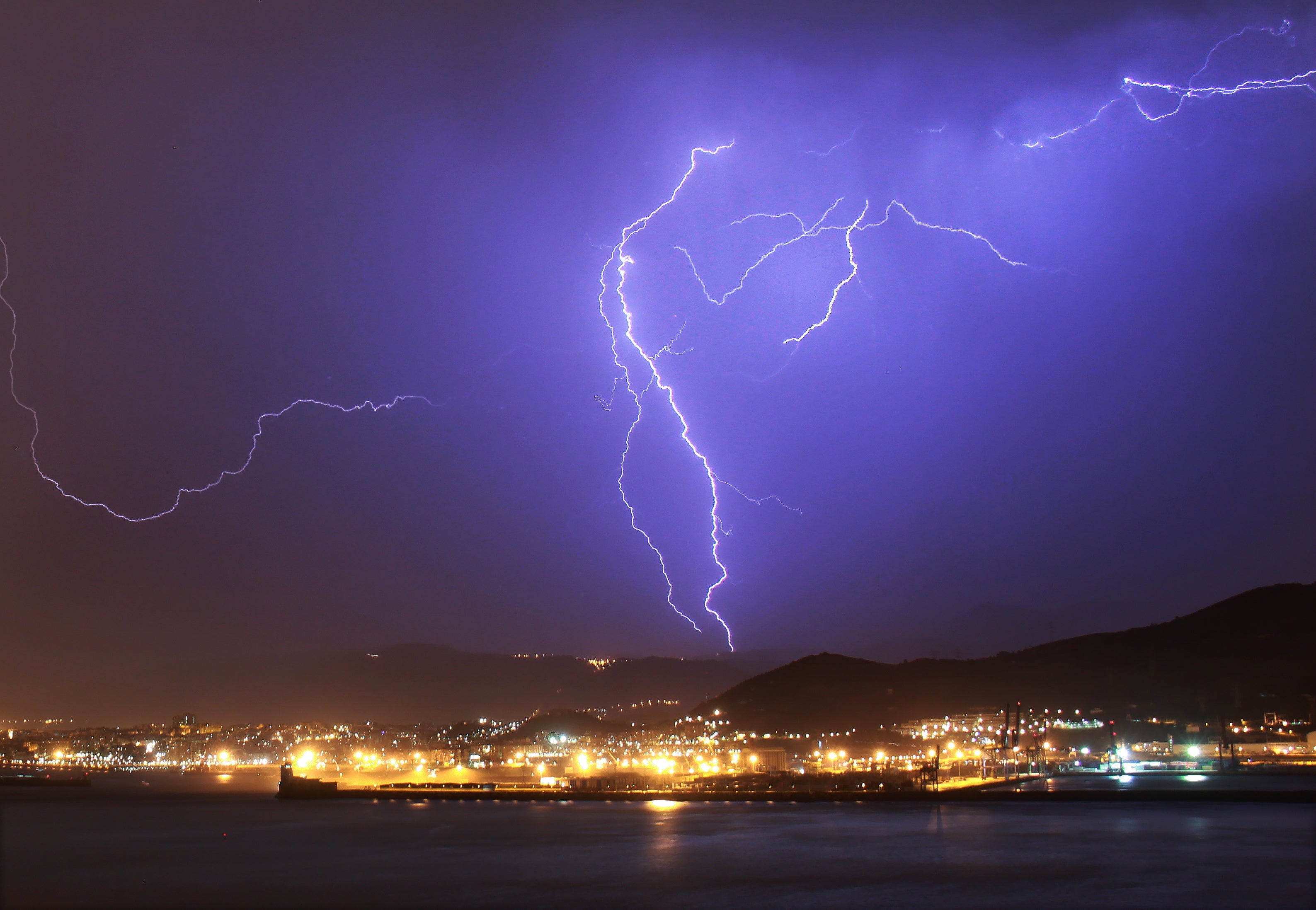 Bizkaia y Gipuzkoa evalúan daños tras el temporal de lluvia y granizo Bizkaia y Gipuzkoa evalúan daños tras el temporal de lluvia y granizo