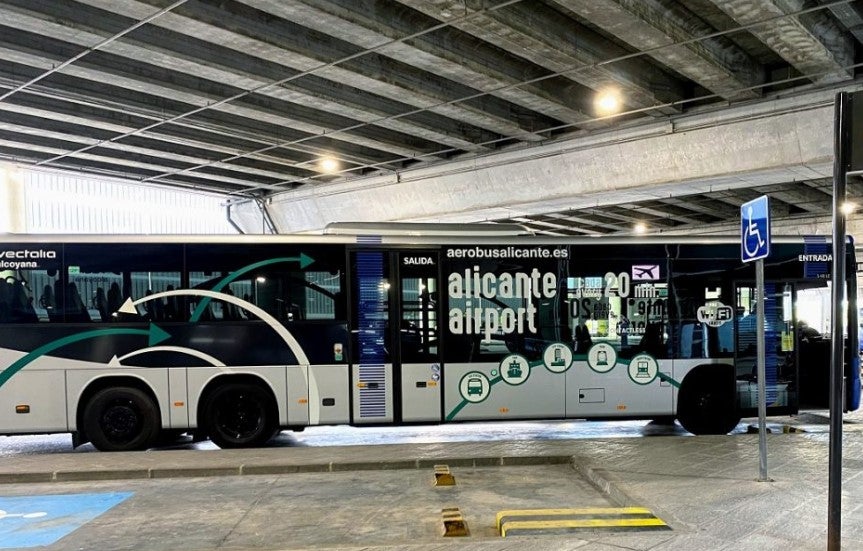 Alicante y el aeropuerto conectados las 24 horas por la llegada de turistas Alicante y el aeropuerto conectados las 24 horas por la llegada de turistas