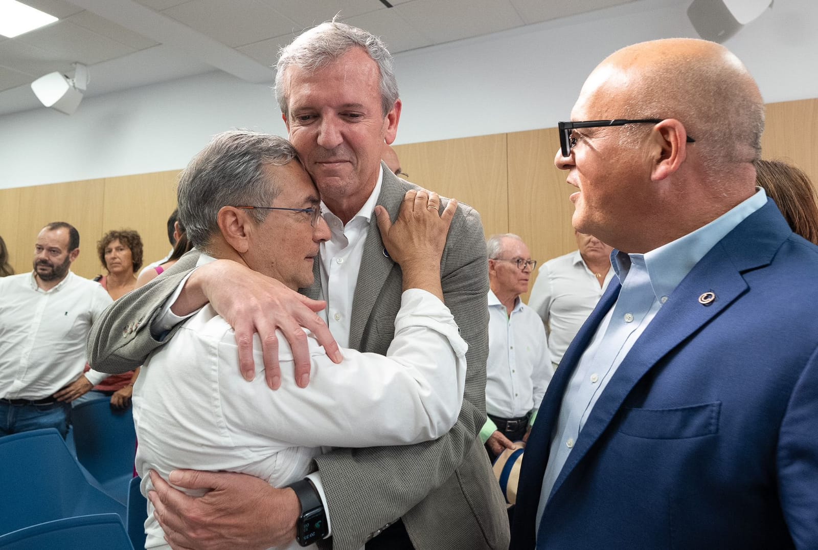 Luis Menor se siente "símbolo" de la unidad del PP de Ourense Luis Menor se siente "símbolo" de la unidad del PP de Ourense