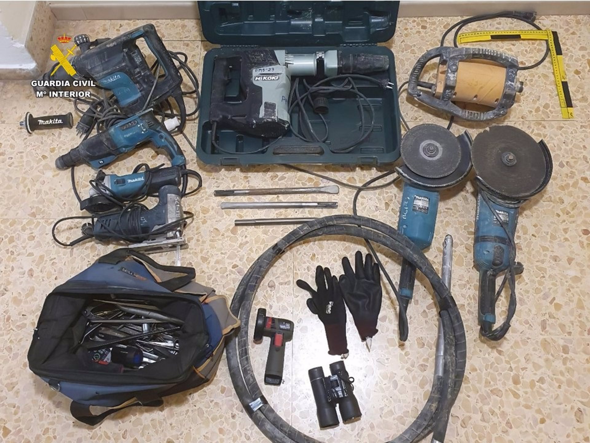 Dos detenidos en un control rutinario cuando volvían presuntamente de cometer un robo en Pedreguer Dos detenidos en un control rutinario cuando volvían presuntamente de cometer un robo en Pedreguer