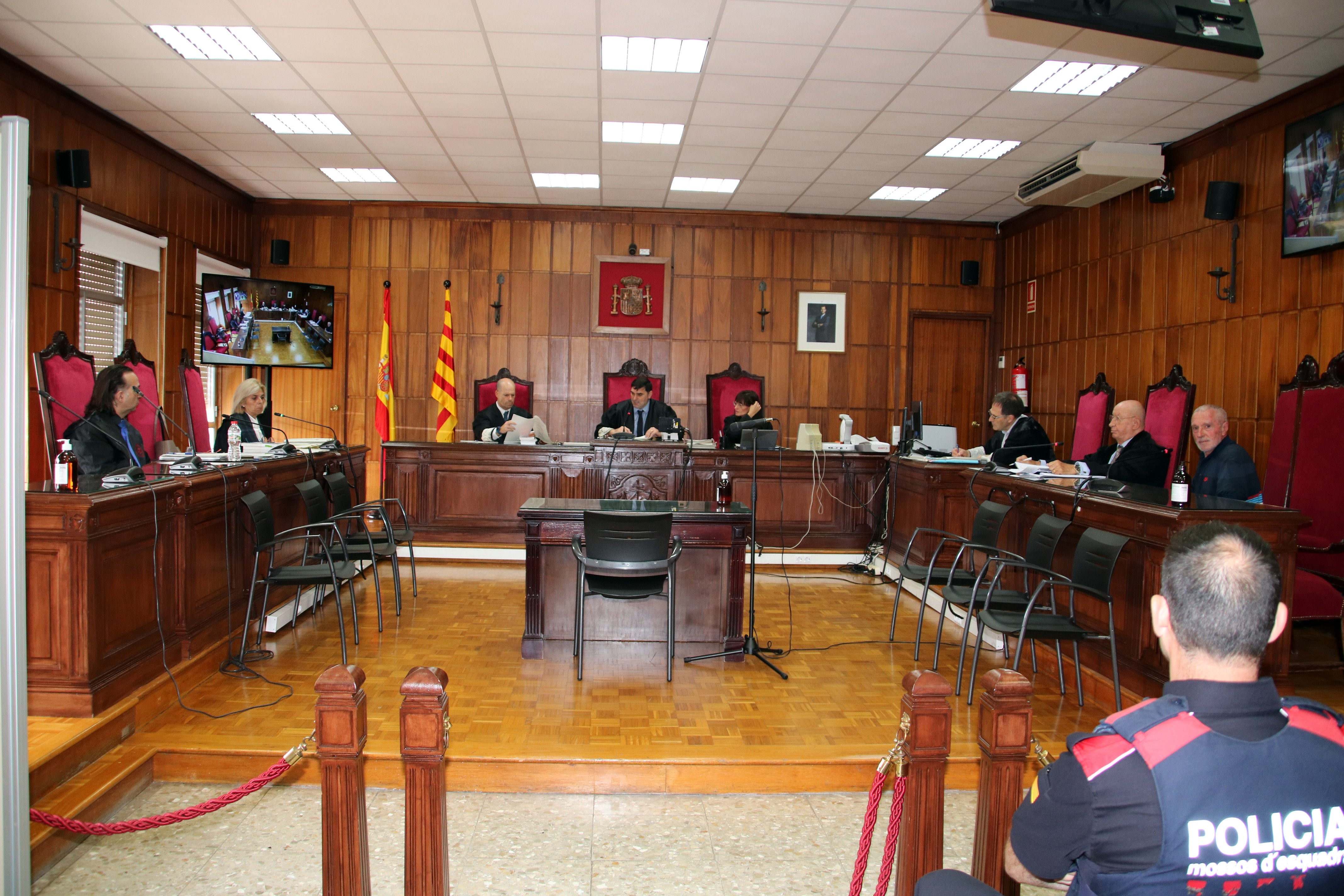Jutgen un home per intentar matar el seu veí després de discutir pel volum de la música Jutgen un home per intentar matar el seu veí després de discutir pel volum de la música