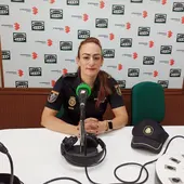 La agente de la Policía Nacional en los estudios de Onda Cero Ciudad Real La agente de la Policía Nacional en los estudios de Onda Cero Ciudad Real
