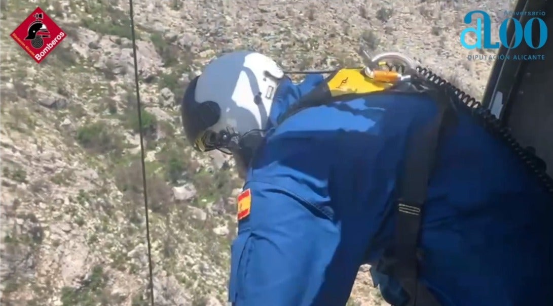 Rescatan a una mujer tras sufrir un desmayo en la subida al Peñón de Ifach, y a un varón desorientado en el barranco del infierno de Vall de Laguart Rescatan a una mujer tras sufrir un desmayo en la subida al Peñón de Ifach, y a un varón desorientado en el barranco del infierno de Vall de Laguart