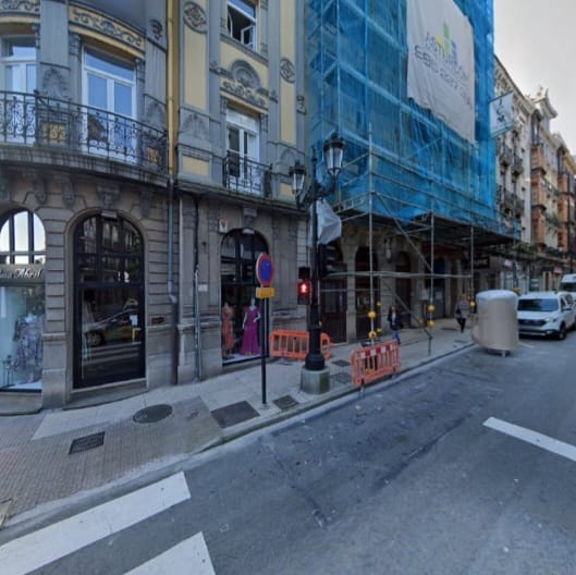 Muere un albañil de 35 años, al precipitarse por el hueco de un ascensor Muere un albañil de 35 años, al precipitarse por el hueco de un ascensor