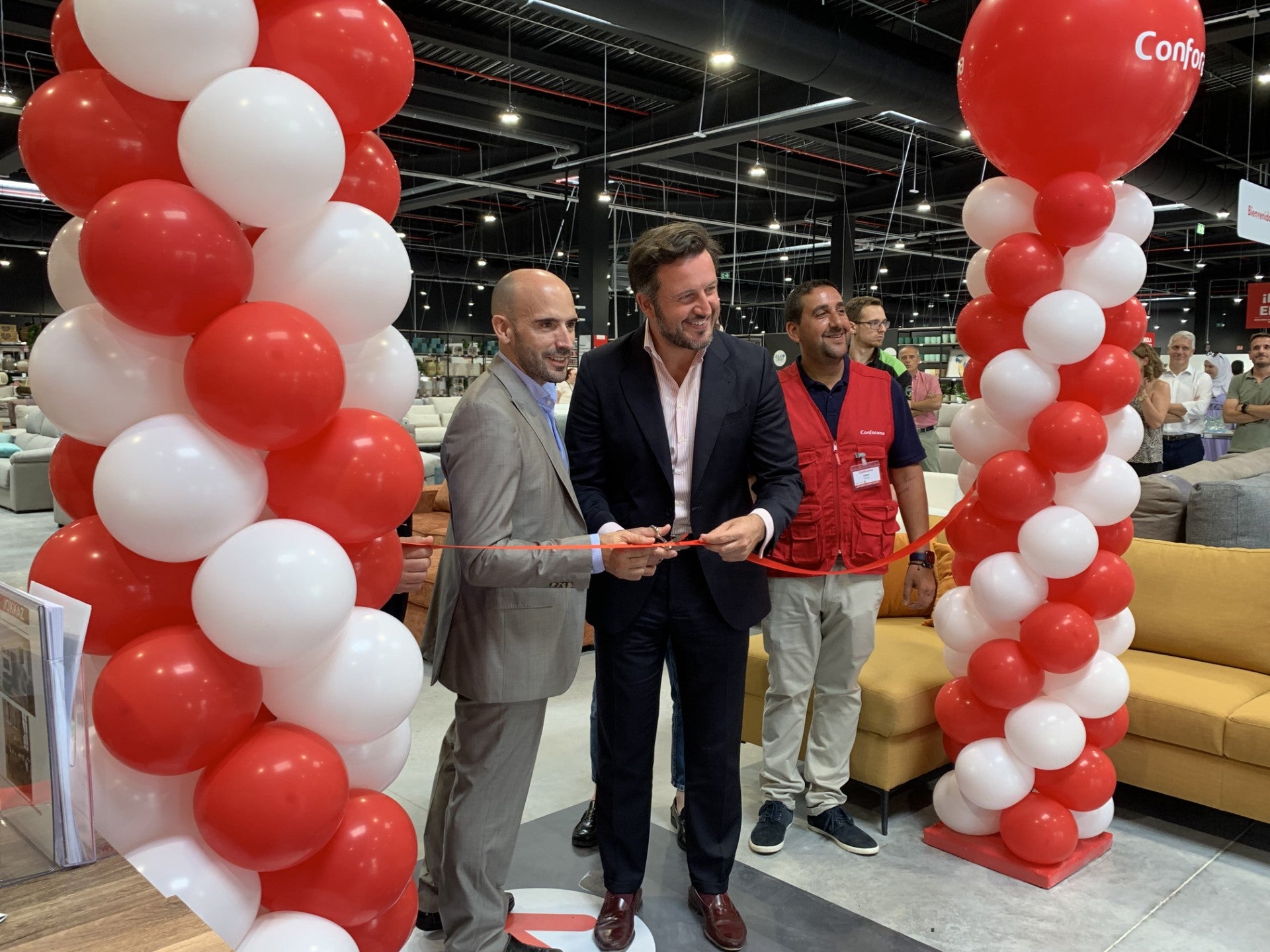 Conforama abre sus puertas en Elche generando más de una treintena de puestos de trabajo Conforama abre sus puertas en Elche generando más de una treintena de puestos de trabajo