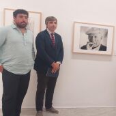 Adrián Cores y Alfonso Palacio en la presentación de la exposición de fotografías de Picasso y Antonio Cores