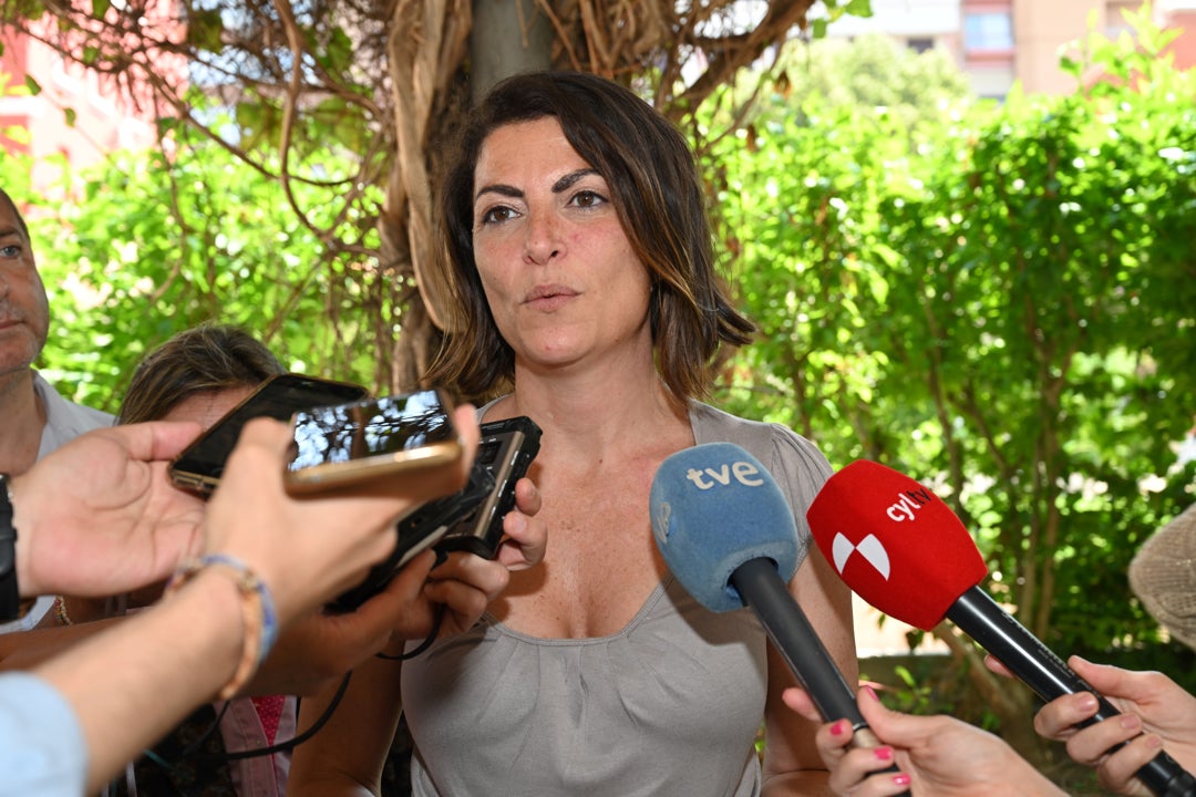 Macarena Olona abrirá la campaña electoral en un prostíbulo de Granada Macarena Olona abrirá la campaña electoral en un prostíbulo de Granada