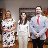Mayte Pérez, Marta Fernández y Darío Villagrasa, en las Cortes