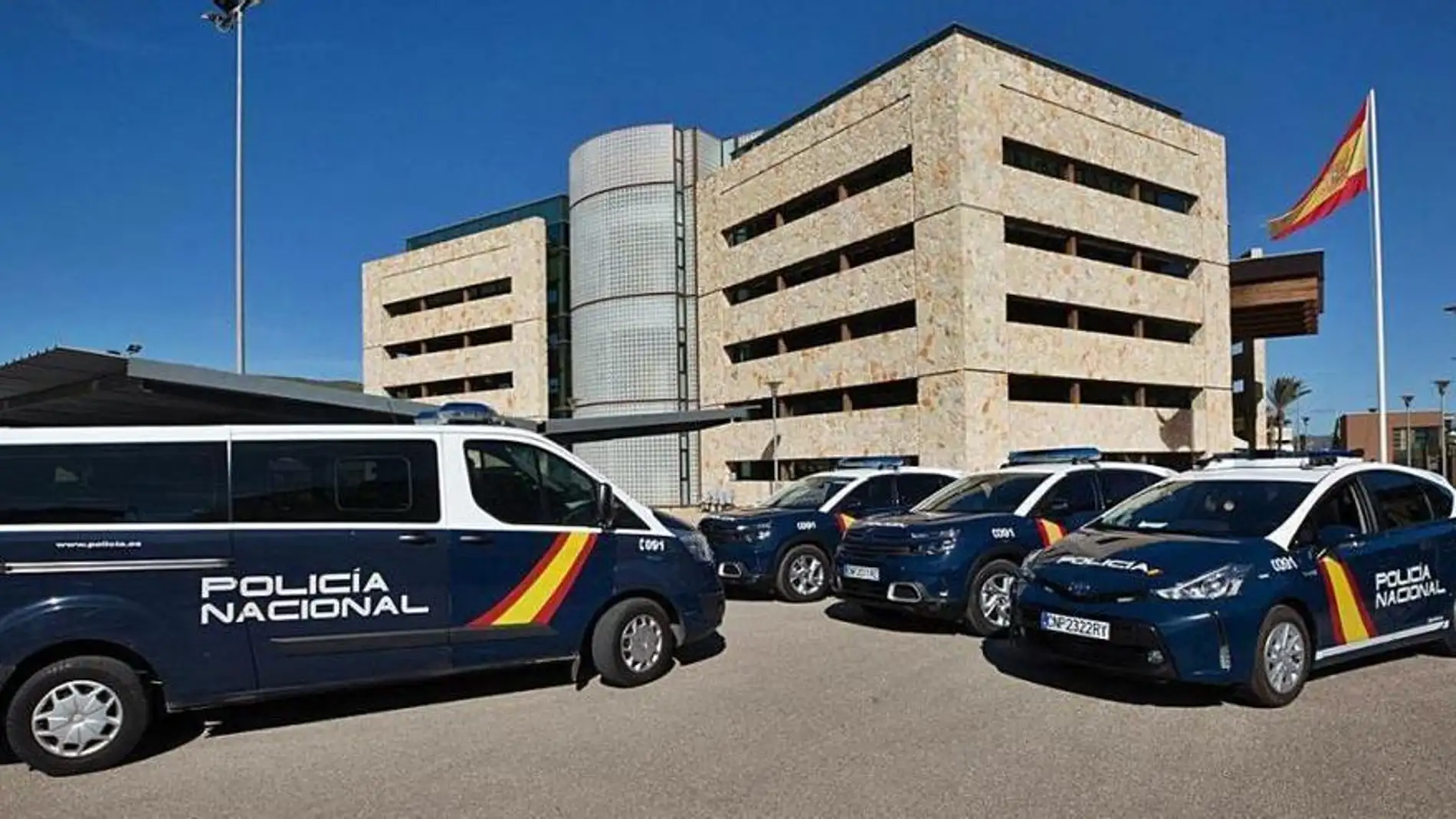 Un Policía Nacional fuera de servicio detiene en Ibiza a un individuo con un coche robado y buscado por tres robos en establecimiento