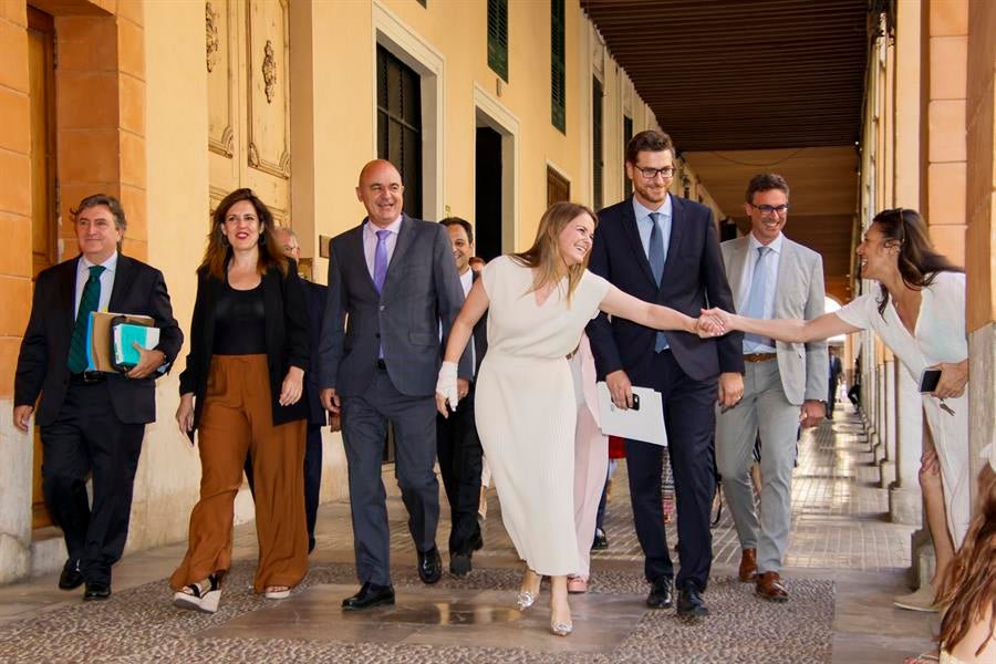 Marga Prohens, investida como presidenta de Baleares gracias a la abstención de Vox Marga Prohens, investida como presidenta de Baleares gracias a la abstención de Vox