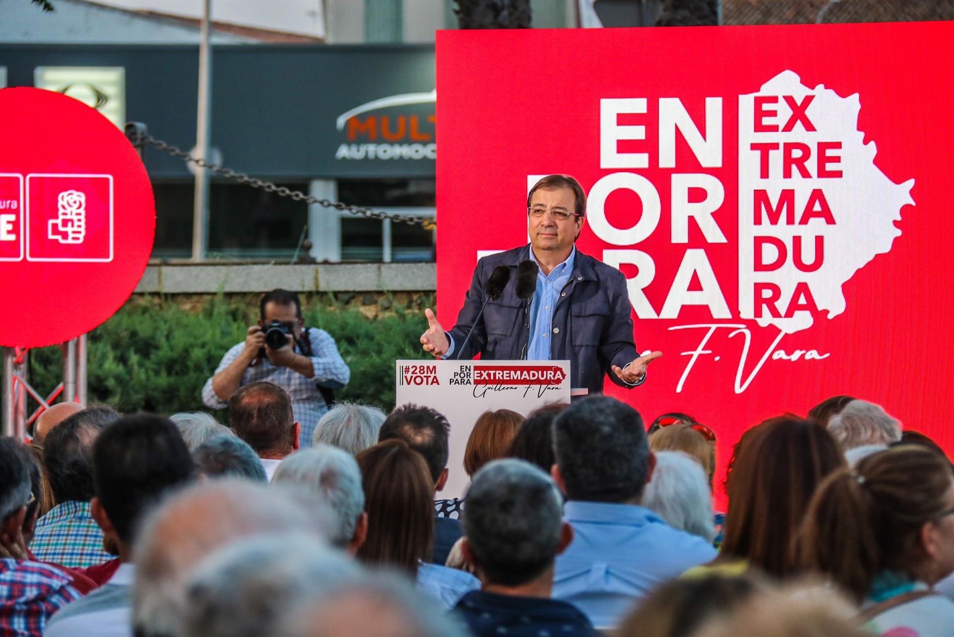 Vara dice que le gustaría que su sucesor al frente del PSOE extremeño fuese un "candidato de consenso" Vara dice que le gustaría que su sucesor al frente del PSOE extremeño fuese un "candidato de consenso"