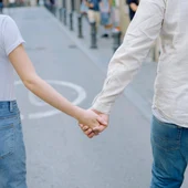 Una pareja de la mano Una pareja de la mano