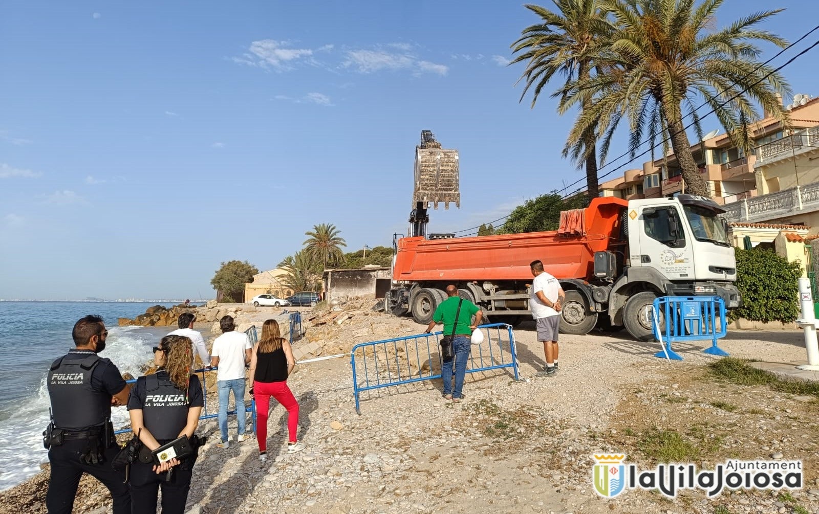 Villajoyosa derriba una vivienda en plena playa Paradís Villajoyosa derriba una vivienda en plena playa Paradís