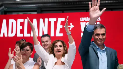 Pedro Sánchez, junto a las ministras de Política Territorial, Isabel Rodríguez y de Hacienda, María Jesús Montero durante la presentación del programa electoral del PSOE Pedro Sánchez, junto a Isabel Rodríguez y María Jesús Montero durante la presentación del programa electoral del PSOE/ EFE/ Mariscal