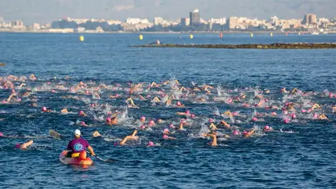 Nadadores en la Travesía a Tabarca 2022 Nadadores en la Travesía a Tabarca 2022