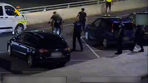 Agentes de la Guardia Civil en el dispositivo para detener al hombre en el Aeropuerto Alicante-Elche. Agentes de la Guardia Civil en el dispositivo para detener al hombre en el Aeropuerto Alicante-Elche.