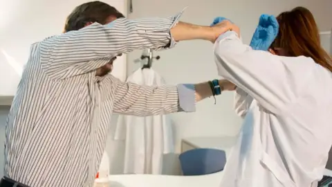 Cada vegada hi ha més agressions a personal sanitari Cada vegada hi ha més agressions a personal sanitari