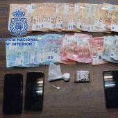Material incautado a dos detenidos por tráfico de drogas en los Pilares, Oviedo. - CNP