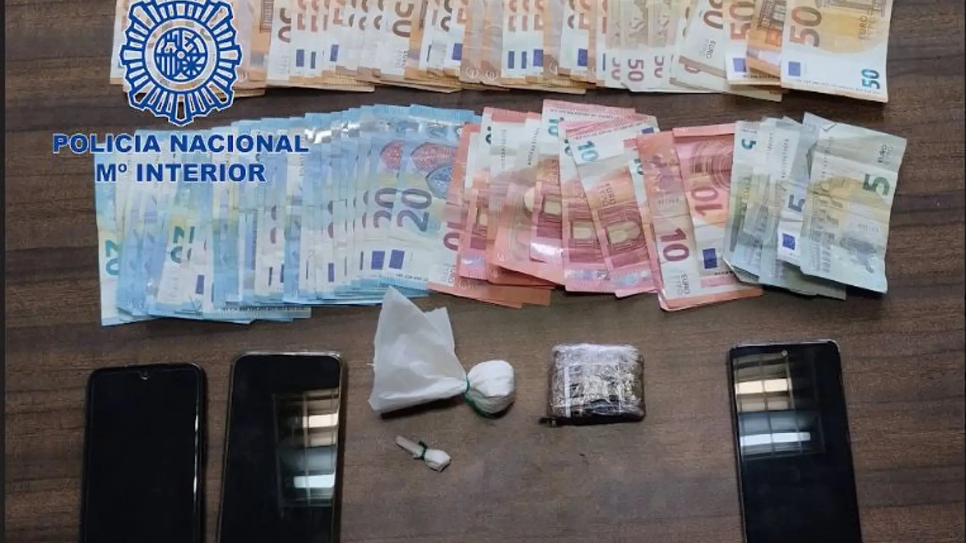 Material incautado a dos detenidos por tráfico de drogas en los Pilares, Oviedo. - CNP
