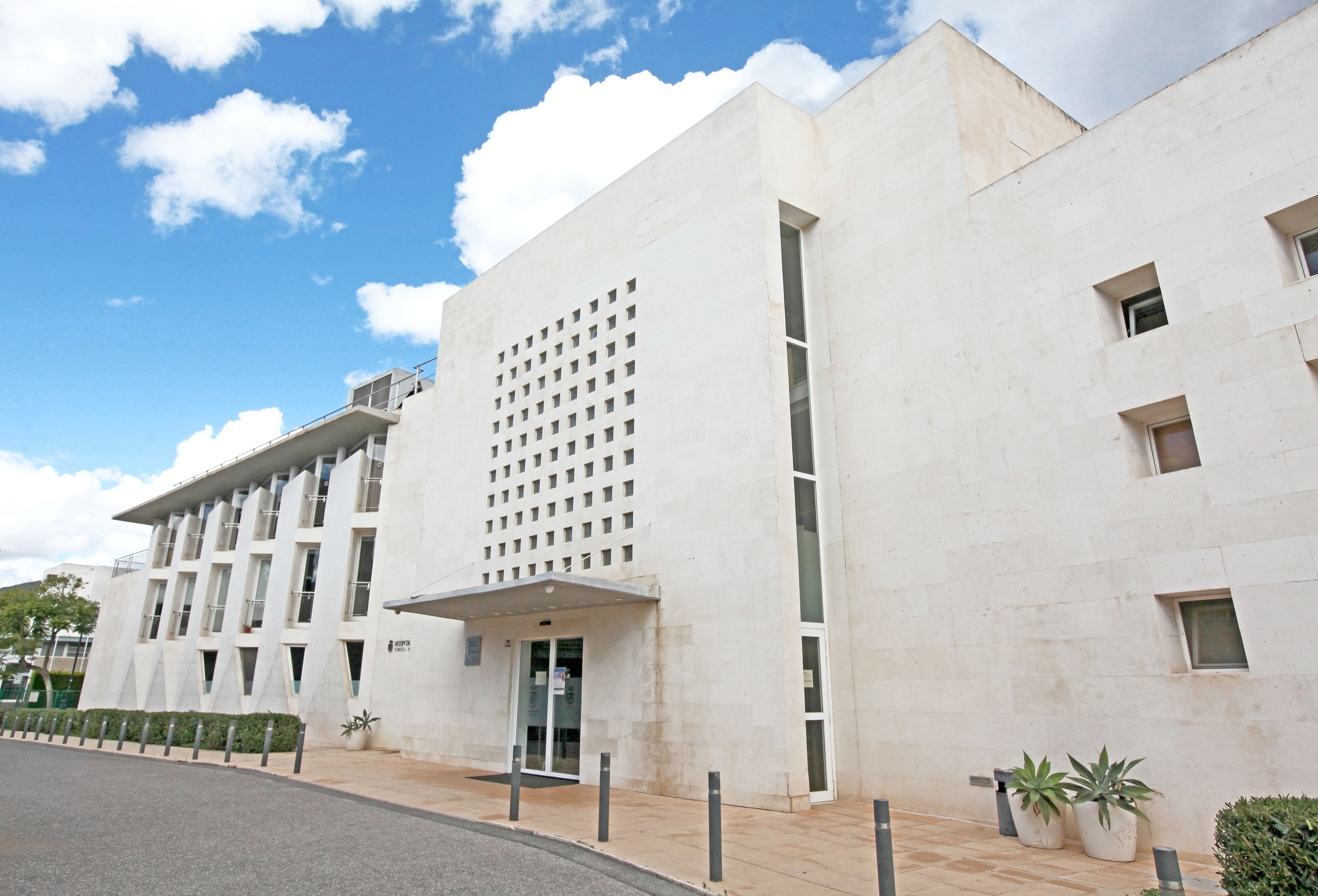 El primer Consell Executiu de esta legislatura aprueba la concesión de 90 nuevas camas hospitalarias para el Hospital Residencia Cas Serres El primer Consell Executiu de esta legislatura aprueba la concesión de 90 nuevas camas hospitalarias para el Hospital Residencia Cas Serres