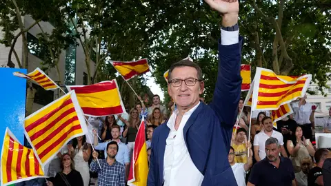 El PP amplía su ventaja sobre el PSOE a costa de la bajada de Vox El PP amplía su ventaja sobre el PSOE a costa de la bajada de Vox