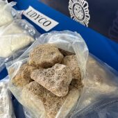 La Policía Nacional detiene en Ibiza a un hombre que transportaba 15 kilos de cocaína, 3000 pastillas de éxtasis y otras drogas en una maleta